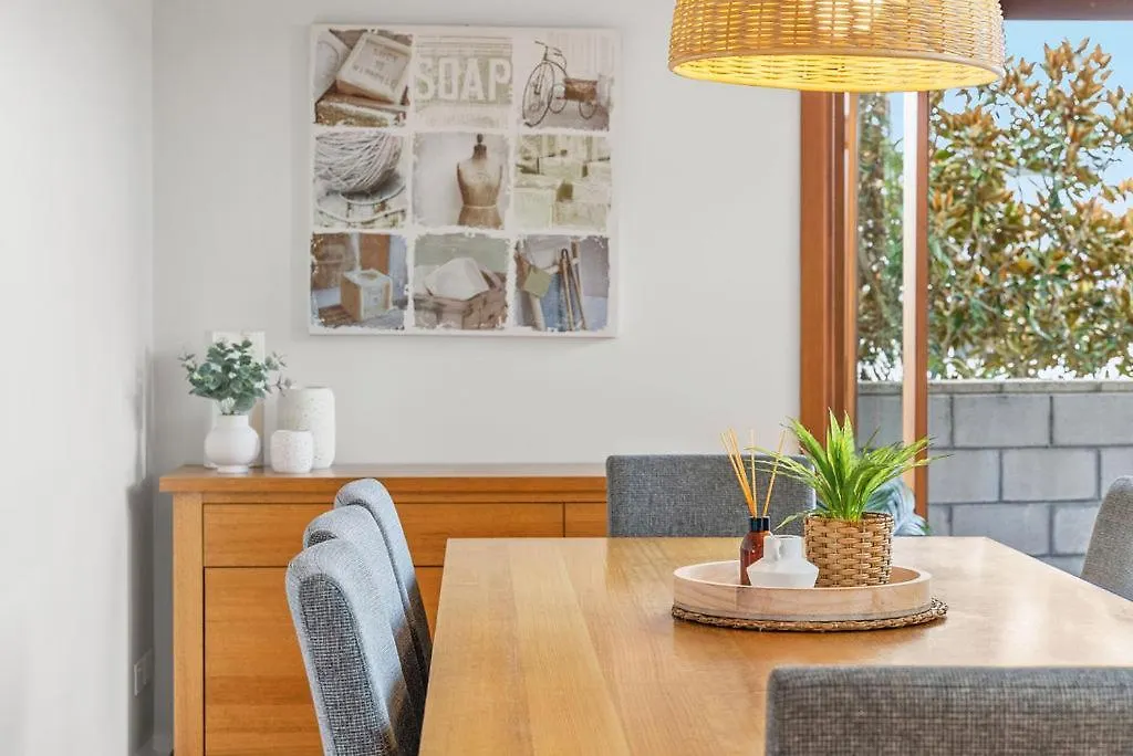 Beach House Lennox Head 0*,